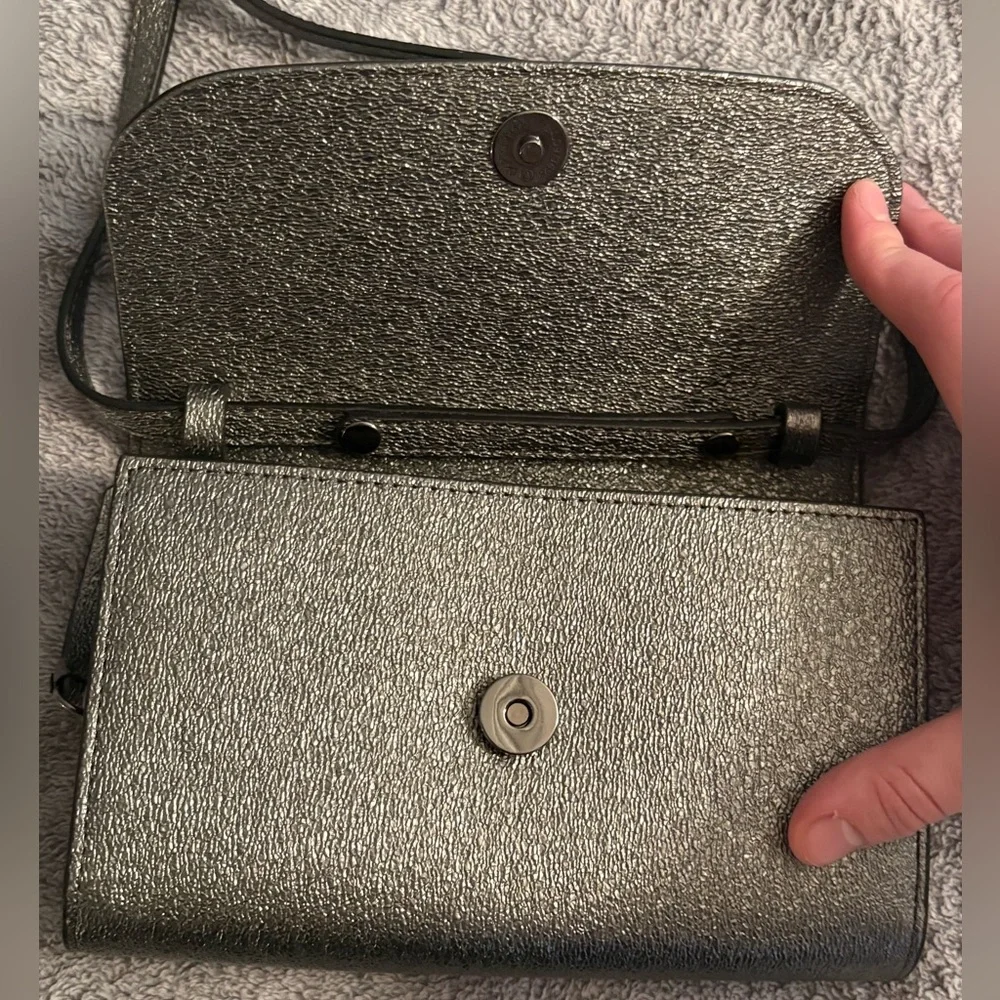 Simply Vera Vera Wang Signature Mini Crossbody Purse Shimmery Metallic Silver - Picture 3 of 5